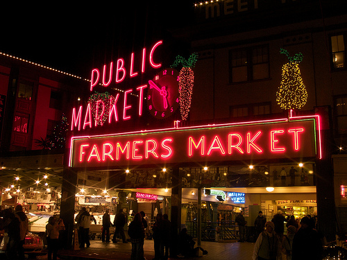 The market's famous sign and clock Pike Place Market, Seattle