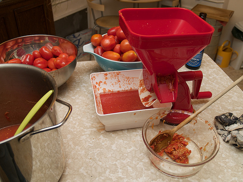 Tomato mill Canning tomatoes
