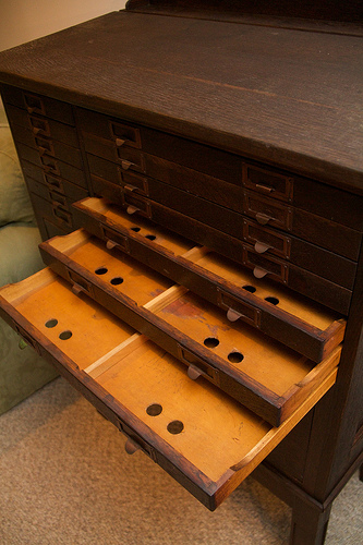 More little drawers (centre divider is removable) Finished Cabinet