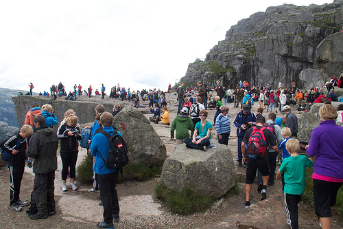 Crowds at Preikestolen